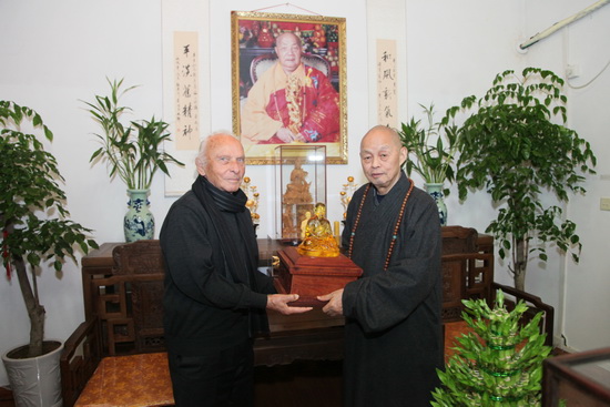 德国本笃禅修中心雅戈尔一行来寺礼祖