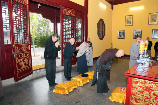 德国本笃禅修中心雅戈尔一行来寺礼祖