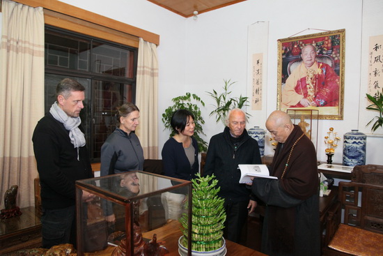 德国本笃禅修中心雅戈尔一行来寺礼祖