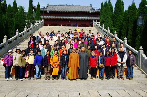 新加坡声闻禅院隆振法师一行来山礼祖
