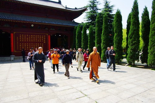 新加坡声闻禅院隆振法师一行来山礼祖