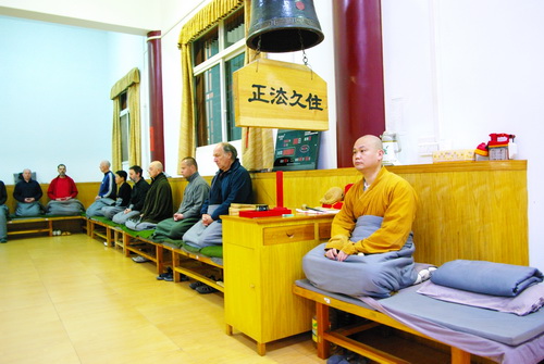欧美禅修团来寺参学