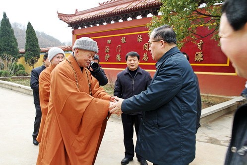 省委书记李鸿忠来寺调研强调弘扬禅文化打造大品牌