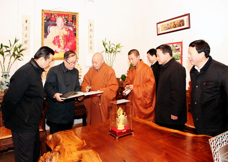 省委书记李鸿忠来寺调研强调弘扬禅文化打造大品牌