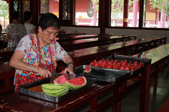 永恒微笑驻世间　禅悦法食润心田