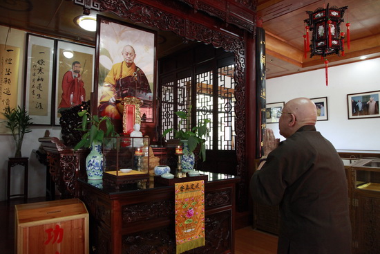 礼佛祖怀慧公挥翰墨透禅机——千叶省三长老朝四祖寺