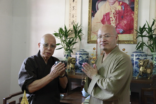礼佛祖怀慧公挥翰墨透禅机——千叶省三长老朝四祖寺