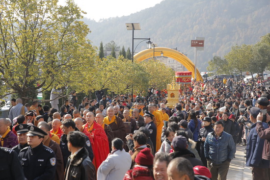 四祖寺隆重举行恭迎本焕长老舍利永久供奉祈福法会