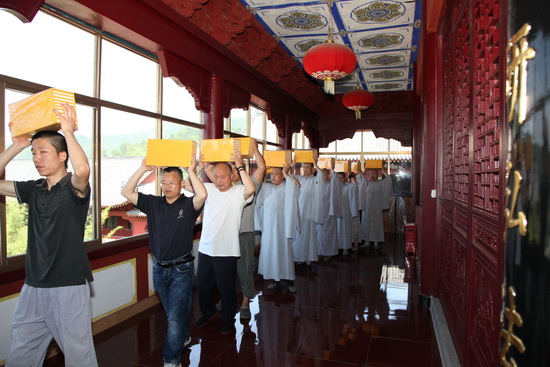 黄梅四祖寺迎请《乾隆大藏经》永久供奉