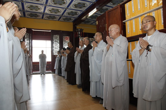 黄梅四祖寺迎请《乾隆大藏经》永久供奉