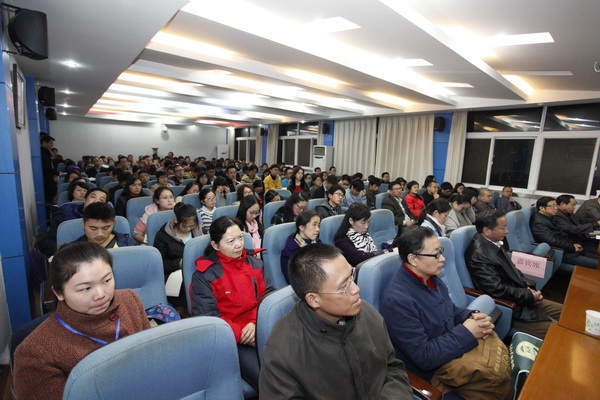 明基大和尚应邀为珞珈“国学与人文”讲堂进行讲座