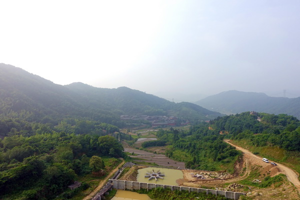 黄梅四祖寺隆重举行大金塔封顶仪式