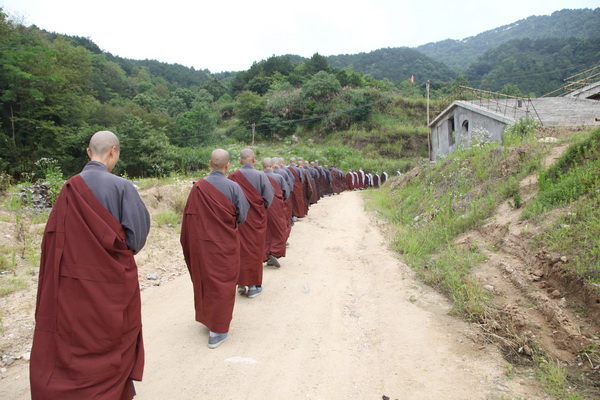 大金塔主体封顶暨九层天宫装藏法会隆重举行