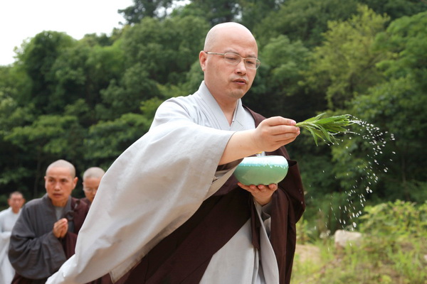 大金塔主体封顶暨九层天宫装藏法会隆重举行