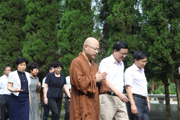 湖北省人民政府副省长郭生练一行莅临四祖寺进行调研