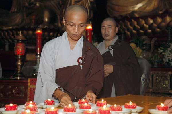 歇去尘劳登觉路　双峰山下作禅僧 | 短期出家圆满