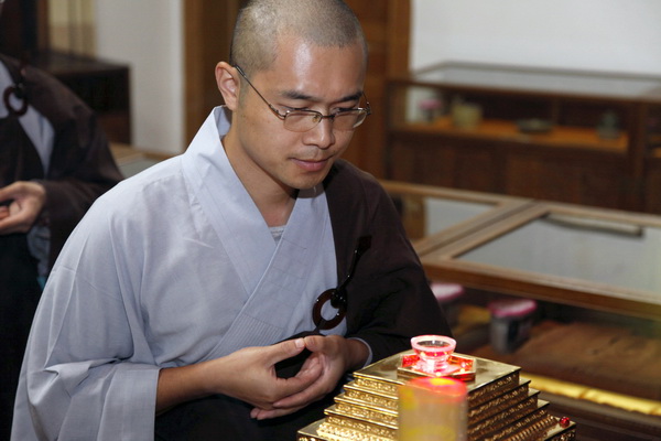 歇去尘劳登觉路　双峰山下作禅僧 | 短期出家圆满