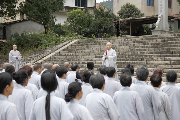 歇去尘劳登觉路　双峰山下作禅僧 | 短期出家圆满