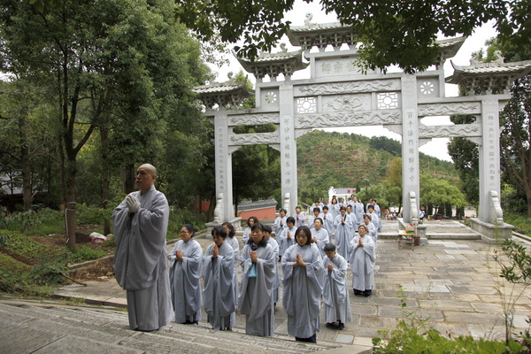 歇去尘劳登觉路　双峰山下作禅僧 | 短期出家圆满