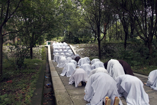 歇去尘劳登觉路　双峰山下作禅僧 | 短期出家圆满