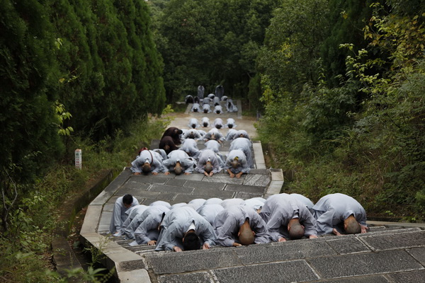 歇去尘劳登觉路　双峰山下作禅僧 | 短期出家圆满