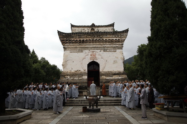 歇去尘劳登觉路　双峰山下作禅僧 | 短期出家圆满