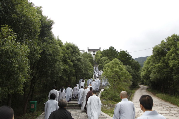 歇去尘劳登觉路　双峰山下作禅僧 | 短期出家圆满