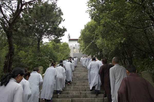 歇去尘劳登觉路　双峰山下作禅僧 | 短期出家圆满