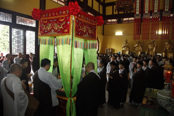 戊戌年传授在家居士菩萨戒暨浴佛节法会圆满