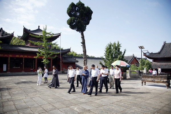 湖北省委常委、统战部部长尔肯江莅临四祖寺调研