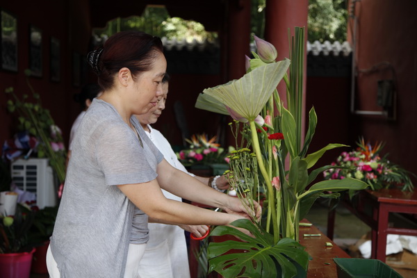 正清和雅气 慈悲喜舍花 ——小记四祖寺“佛前供花”义工团