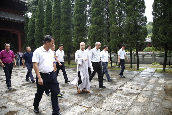 韶关市委常委、常务副市长朱余旺一行莅临四祖寺调研