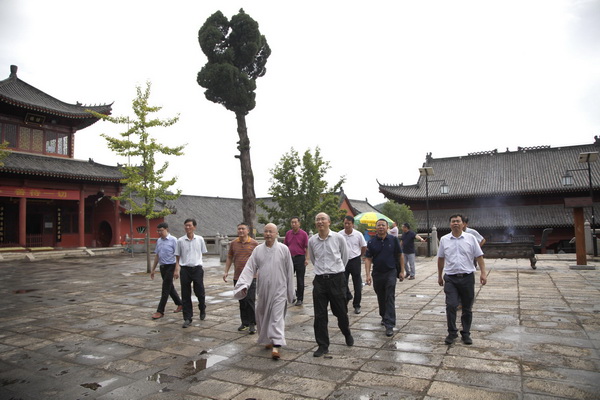 韶关市委常委、常务副市长朱余旺一行莅临四祖寺调研