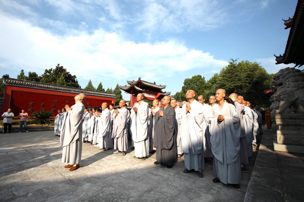 大国之庆|黄梅四祖寺隆重举行庆祝新中国70华诞升国旗仪式