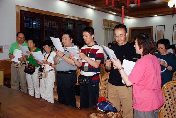 北京重走祖师路参访团朝礼四祖寺