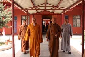 弘法寺印顺法师一行回山礼祖