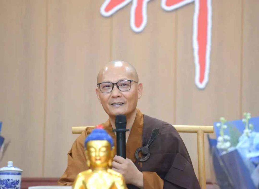 法雨润泽暑尽去——记明影法师讲授《普贤行愿品》导读 法雨润泽暑尽去——记明影法师讲授《普贤行愿品》导读