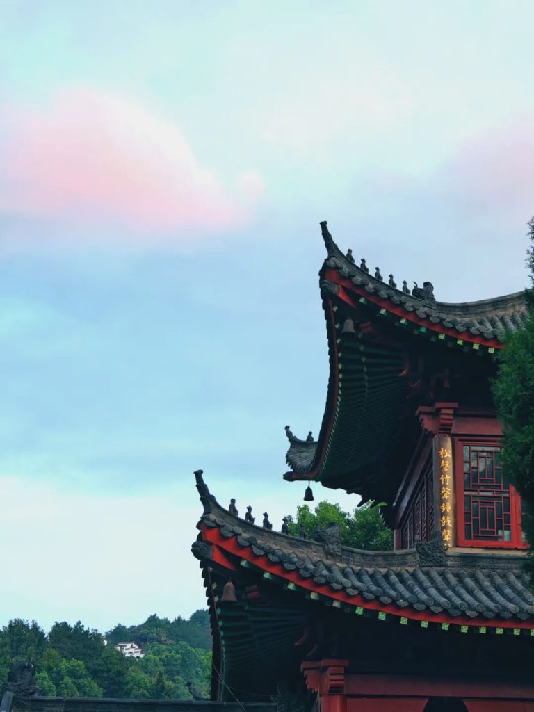 一扇门里的禅风与清凉