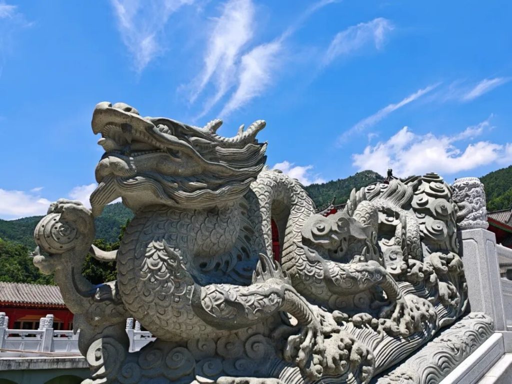 一扇门里的禅风与清凉